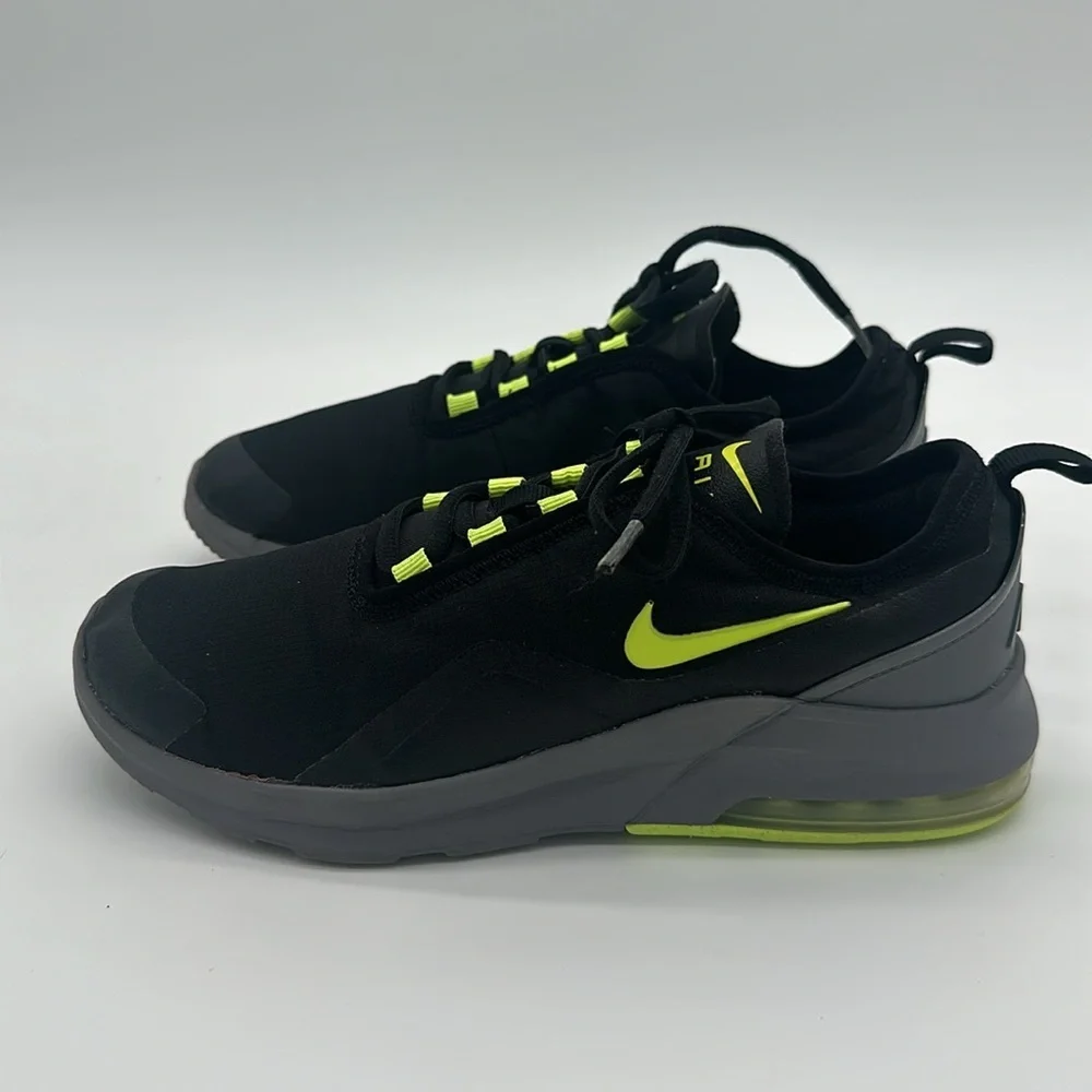 Nike Air Max Motion 2 GS Sneakers Youth Size 7 Black Volt Gray AQ2741–011